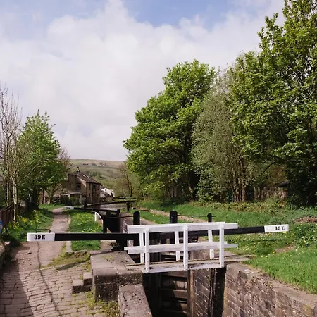 A Place In The Pennines Huddersfield Exterior photo